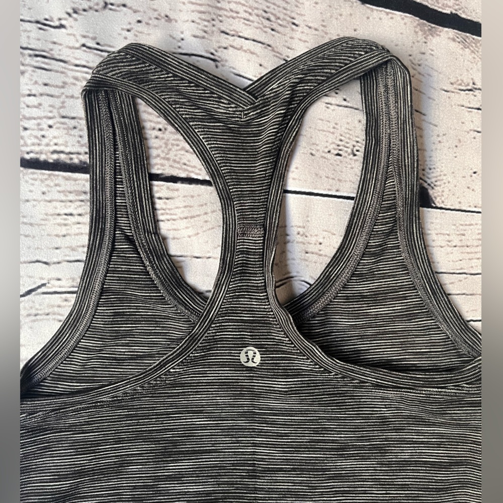 Lululemon Razor Back Tank Size 4 - Picture 4 of 4